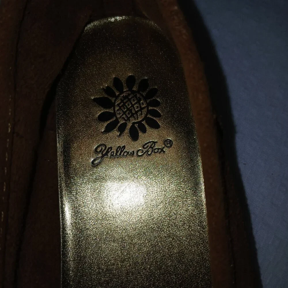YELLOW BOX RETRO LEATHER SLIP ON FLATS BEADED JEWELED ACCENTS ROUND TOE SIZE 8.5
